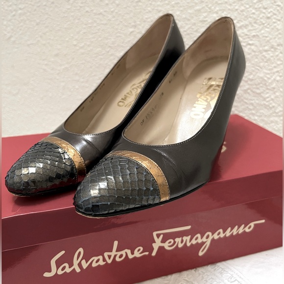 Salvatore Ferragamo Metallic Grey Pumps - Picture 3 of 12